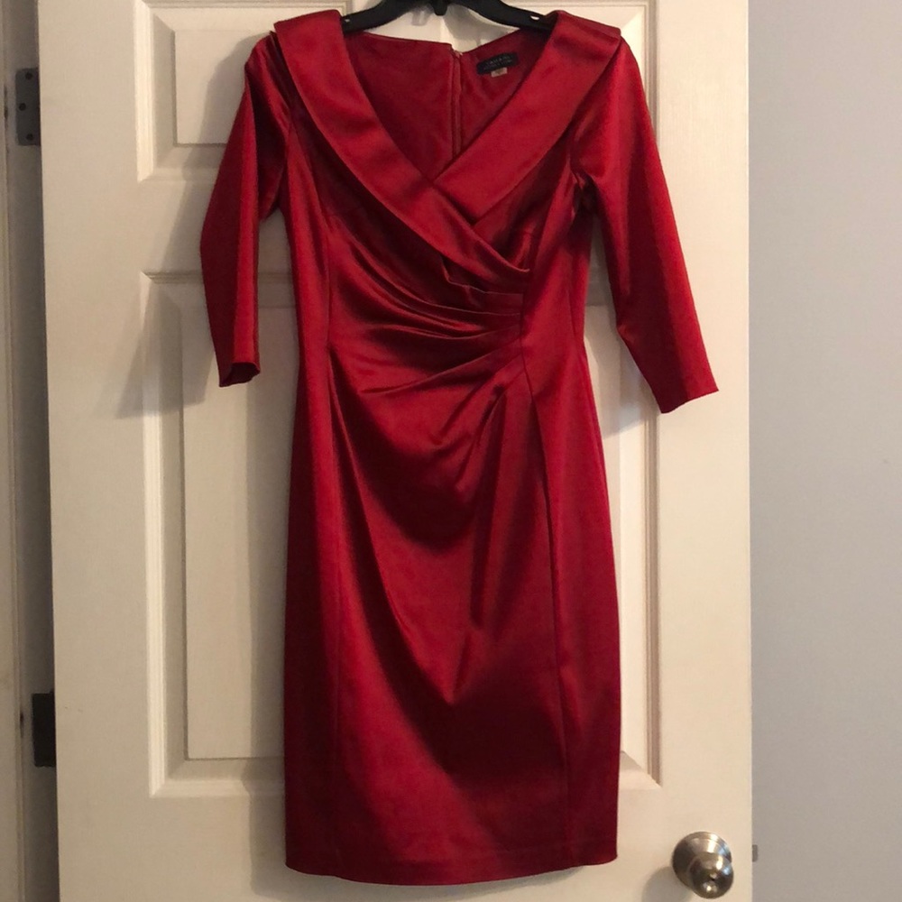 Beautiful dress from Tahari, size 4, worn once